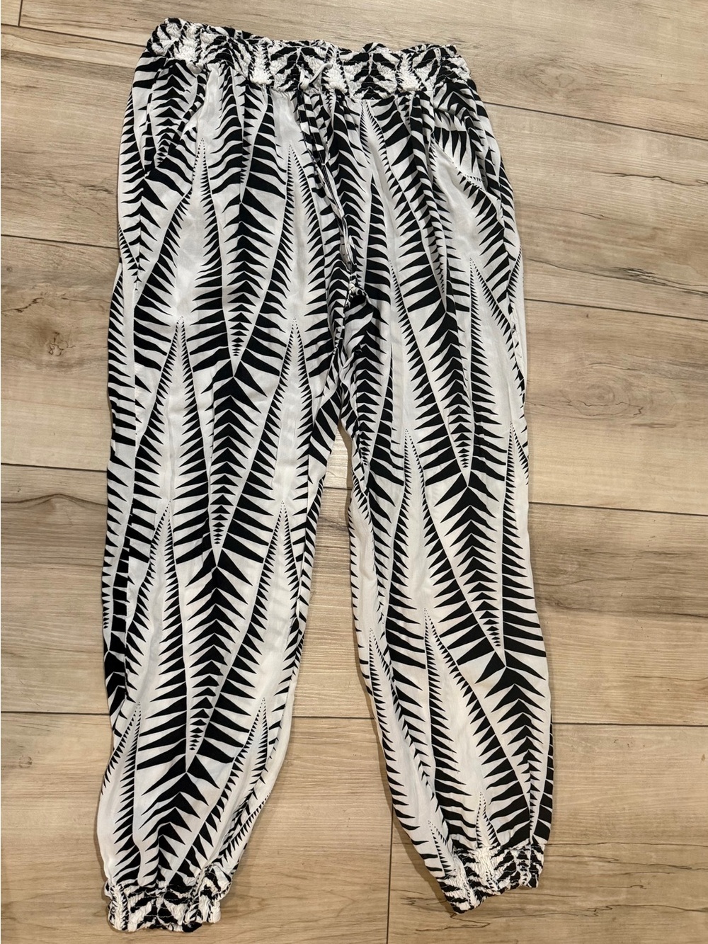 NWOT Solitaire Swim Cover-up Pants Black White Tribal Pattern Size M